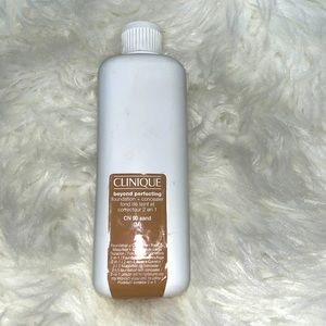 • Clinique Beyond Perfecting Foundation + Concealer CN 90 Sand (M)